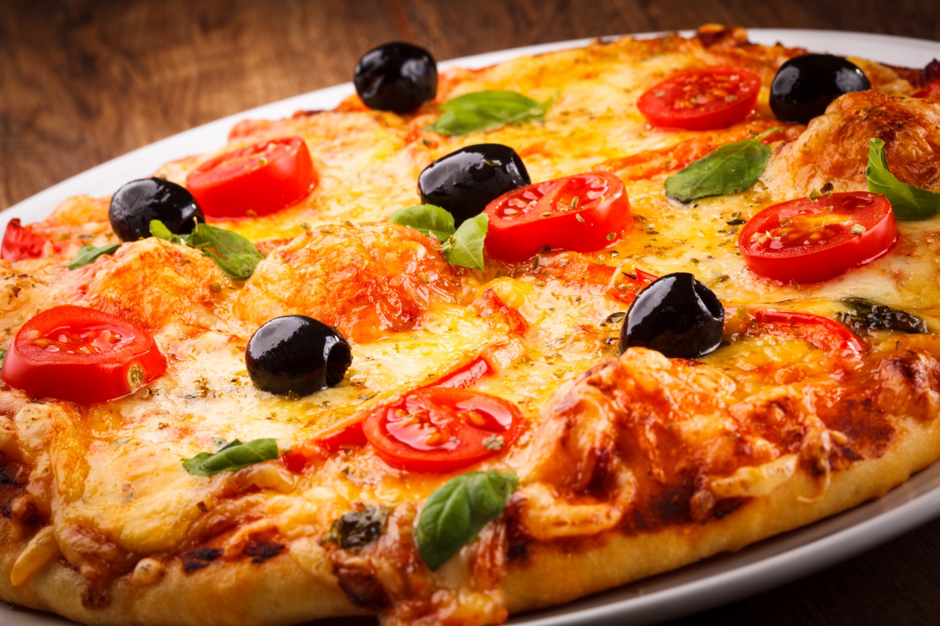 pizza plat tomates poulet olives fromage repas