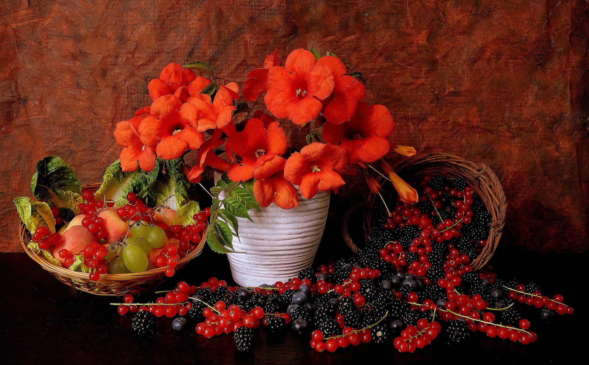 florero flores fruta bayas naturaleza muerta