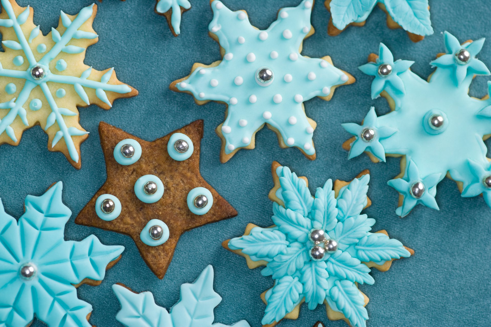 galletas año nuevo festivo copos de nieve azul glaseado pasteles comida dulces invierno año nuevo navidad