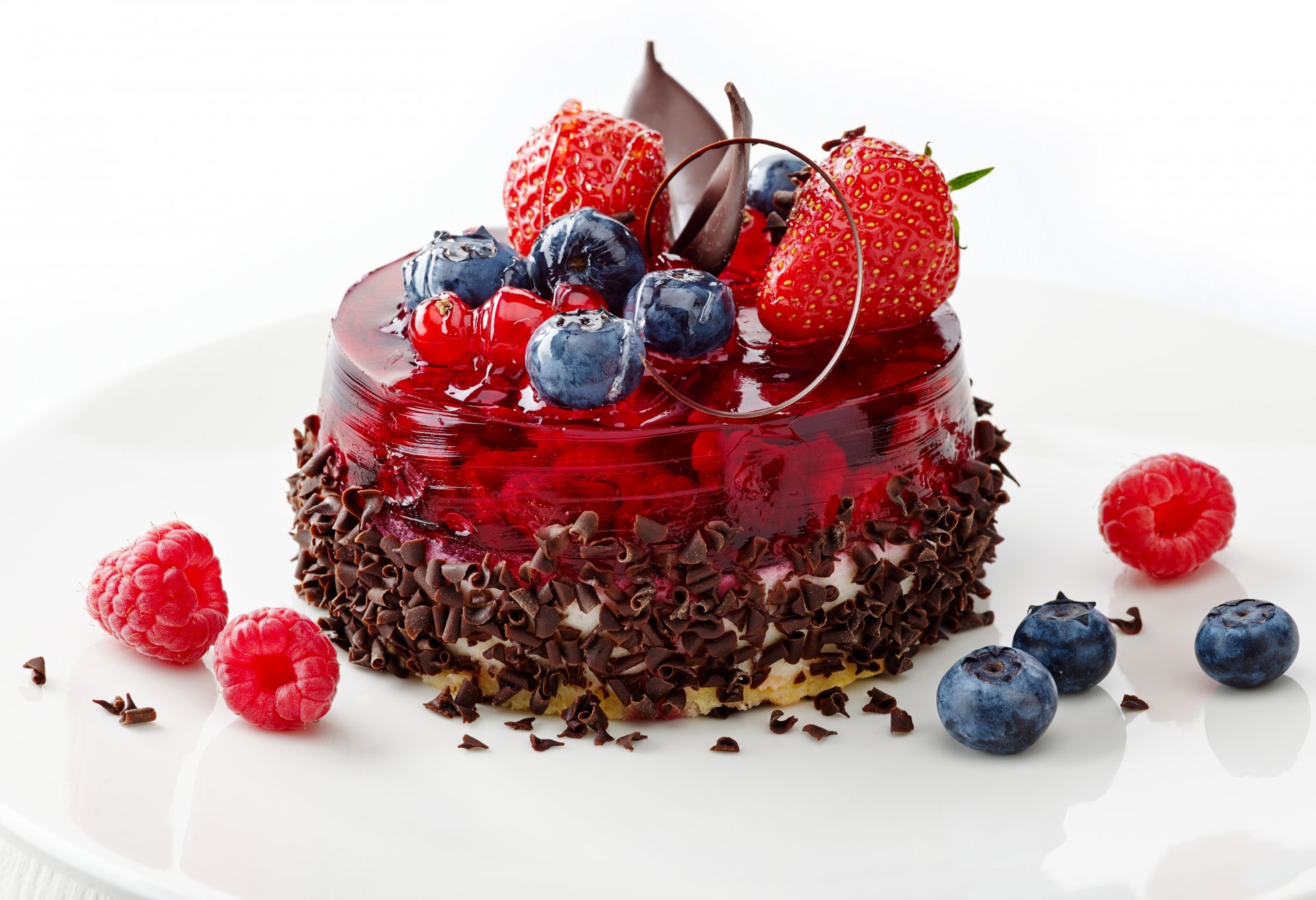 cake dessert food chocolate jelly berries blueberries blueberries strawberries raspberries cream sweets plate