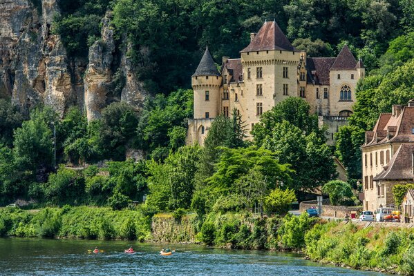 Antico castello in Francia sulla costa