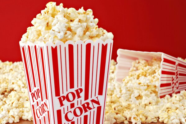 Une boîte de pop-corn délicieux est ce dont nous avons besoin