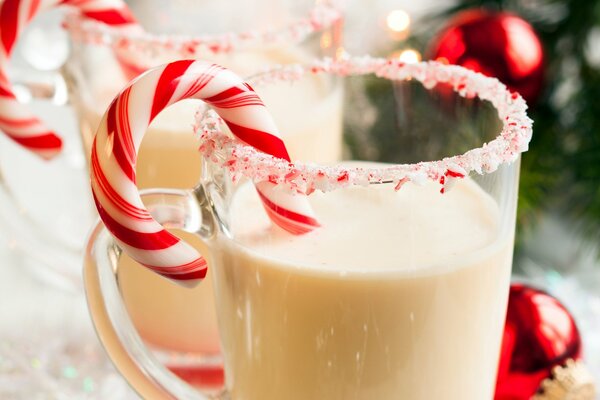 Dessert de Noël avec des bonbons rayés