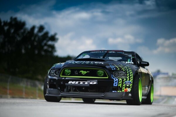 Voiture de course tuning Ford