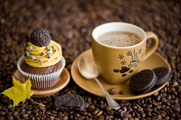 Morgenkaffee mit Kaffee-Desserts