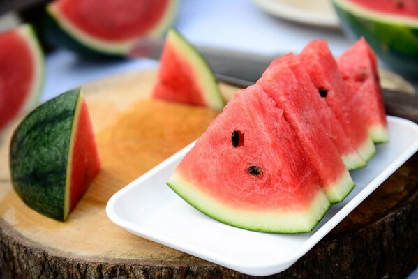 Tranches de pastèque sucrée avec des graines