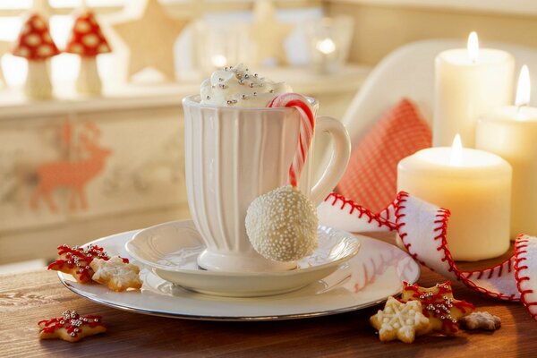 Crème glacée à la vanille de Noël avec des biscuits