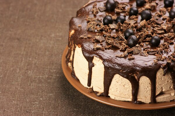 Delicioso pastel de chocolate con soufflé