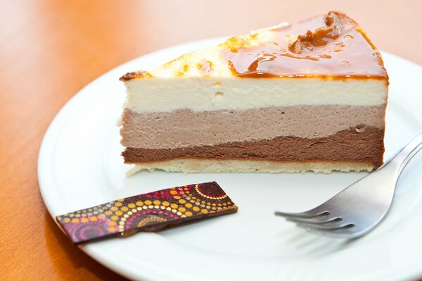 Une tranche d excellent gâteau au caramel