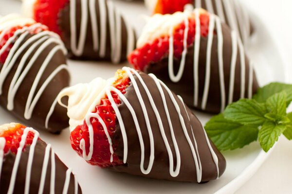 Chocolate-covered strawberry dessert