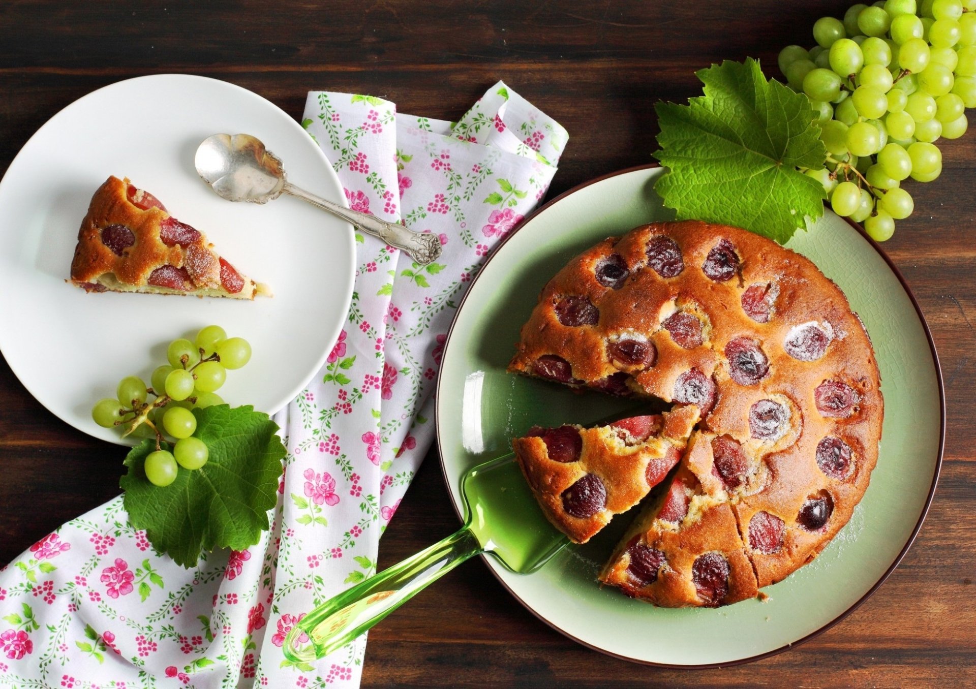 kuchen trauben muffin backen dessert essen gericht teller löffel spatel