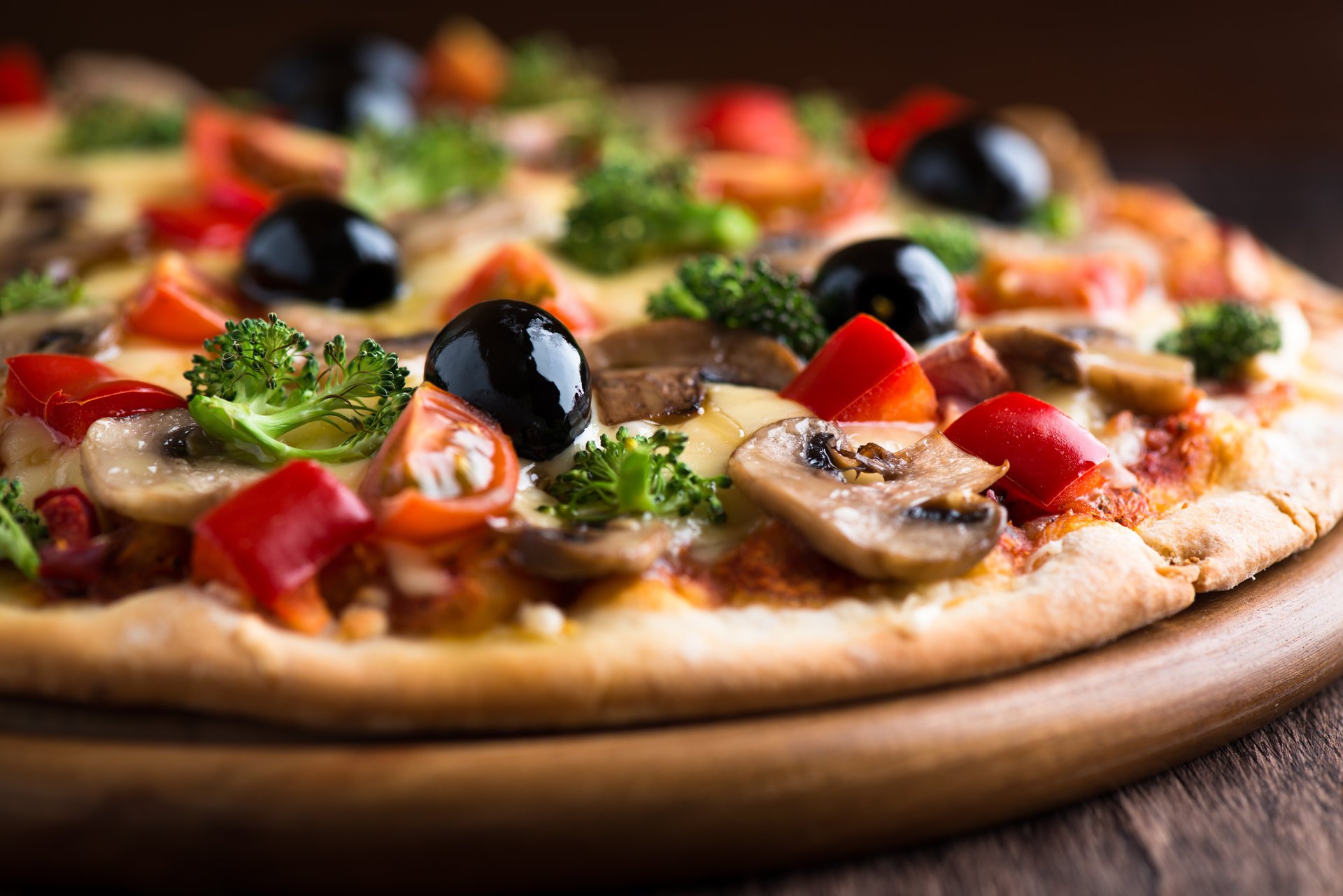 pizza olives fromage tomates champignons persil plat