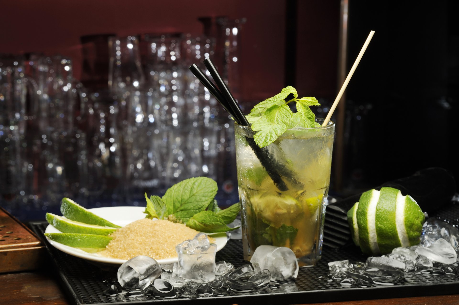 cóctel mojito bebida lima hielo menta azúcar vaso