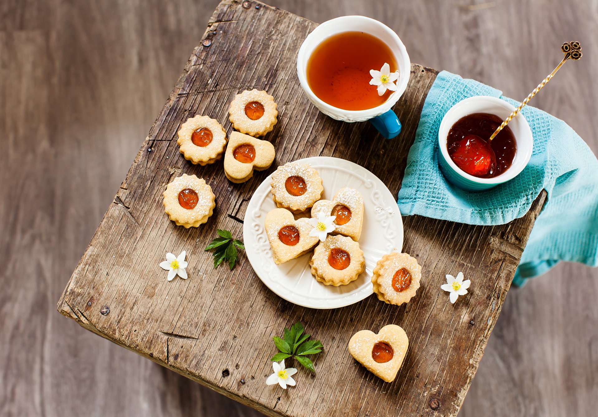 biscuits thé doux formes fleurs coeur boire tasse alimentaire coloré boire nourriture