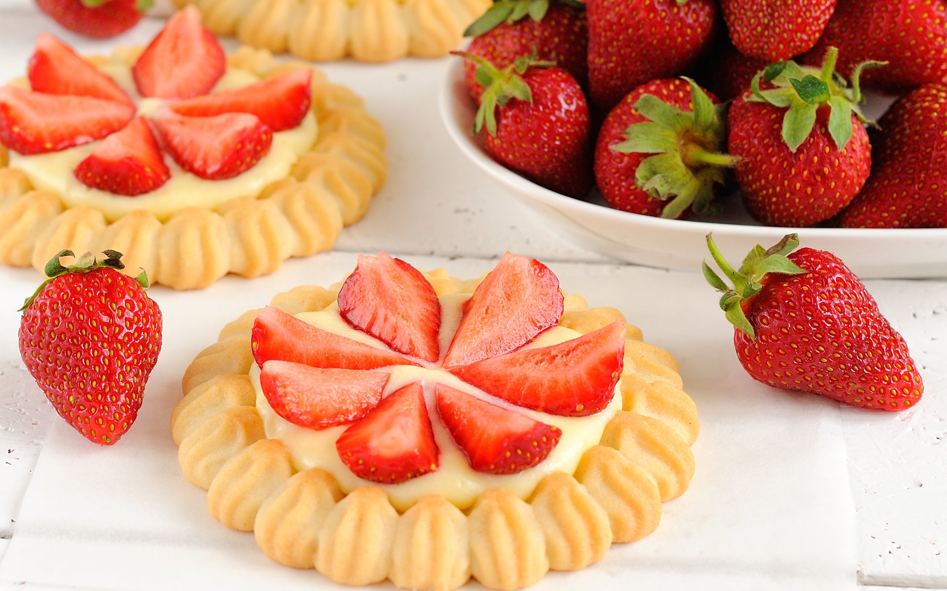 cake strawberry tartlets cream