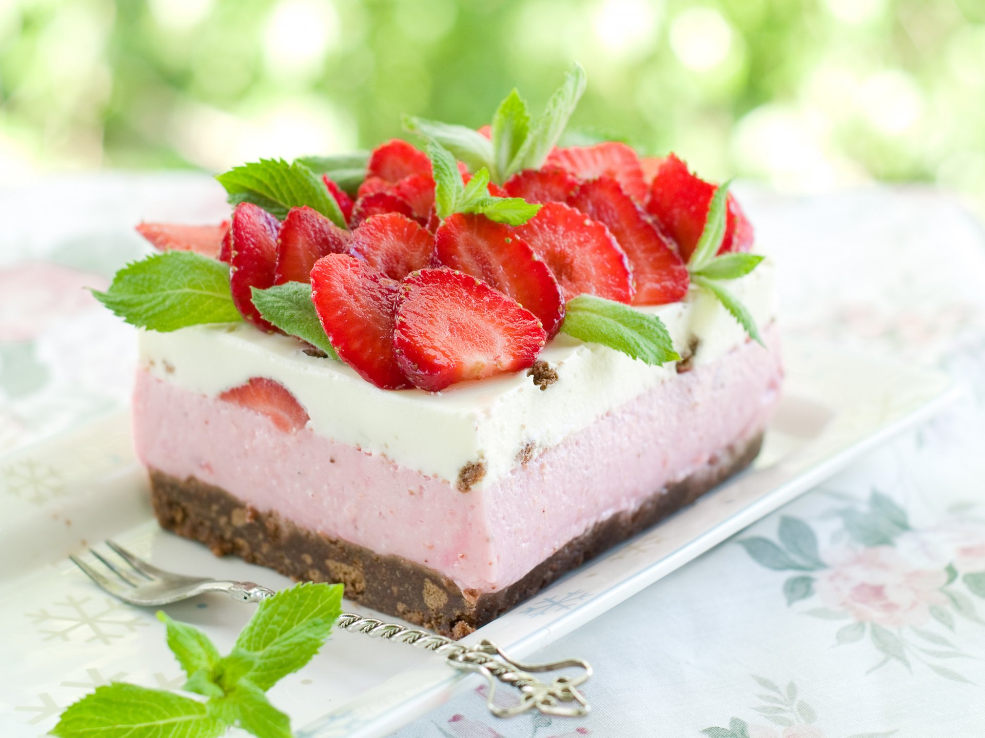 dessert kuchen kuchen erdbeeren beeren süß lebensmittel lebensmittel käsekuchen creme