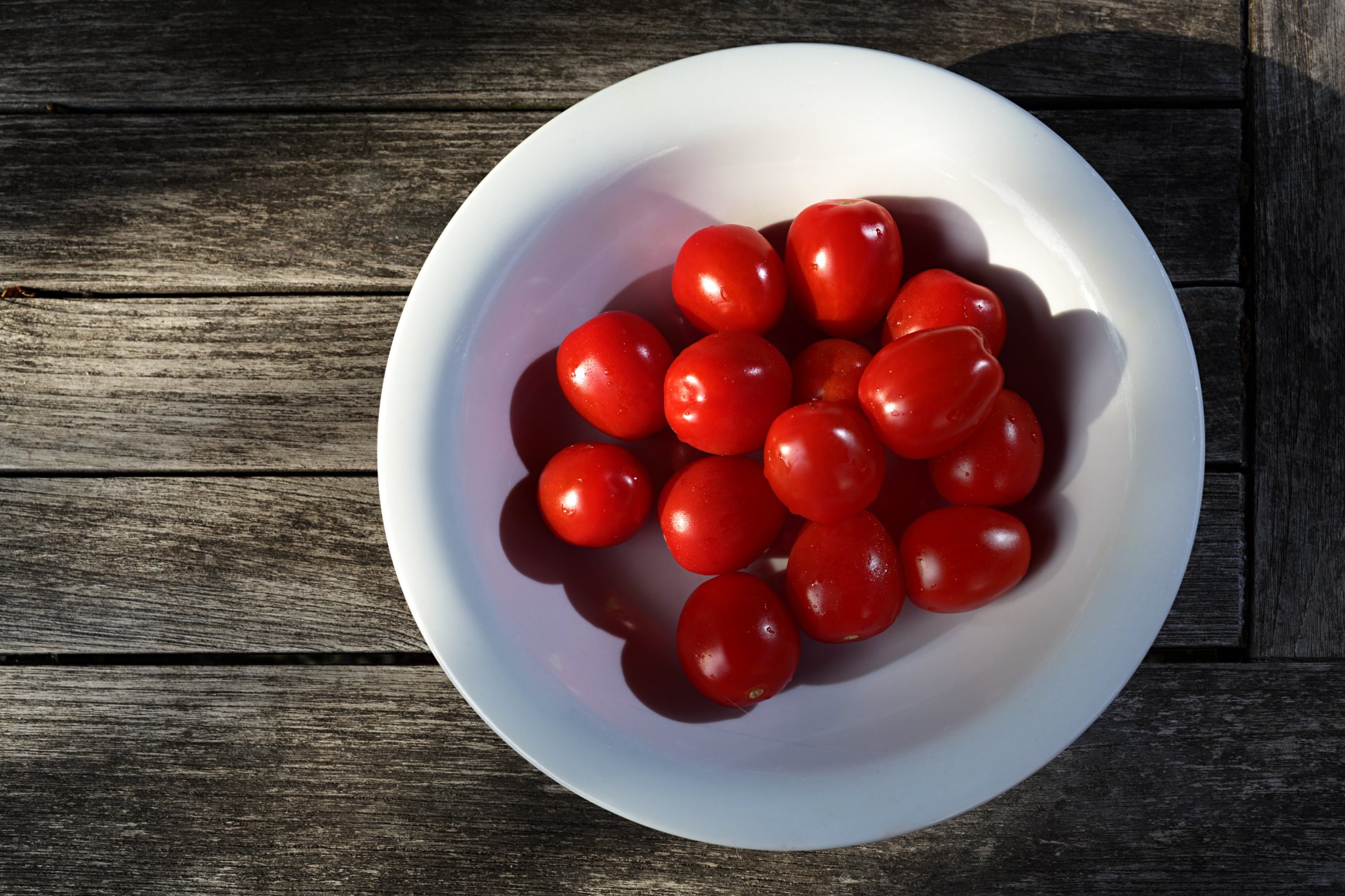 table board dish tomatoes cherry