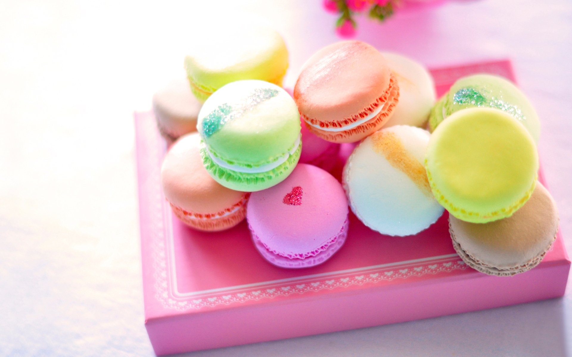 kekse bunt macaron makkaroni süßigkeiten dessert box