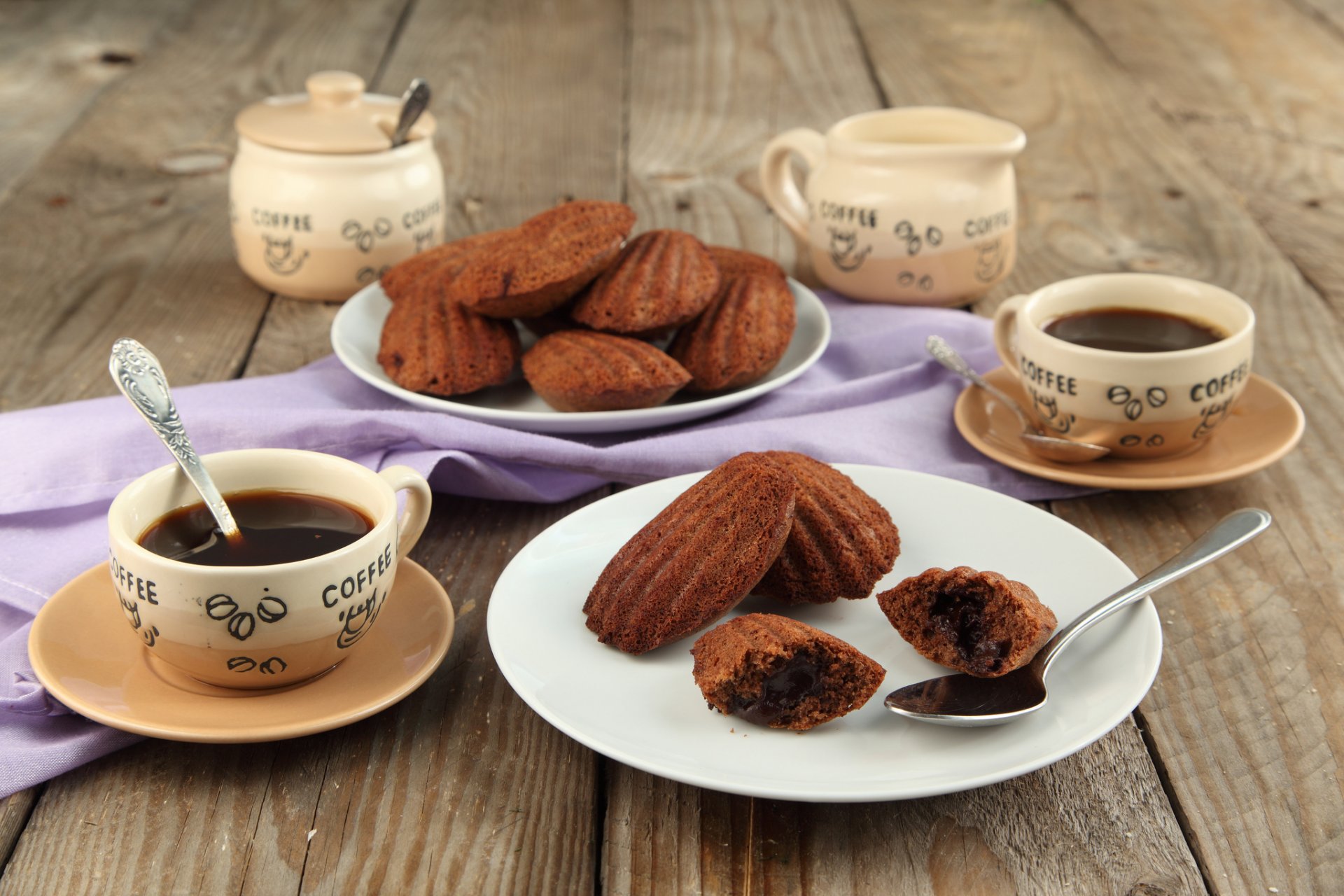 café tazas cucharas galletas madeleine pasteles chocolate dulces