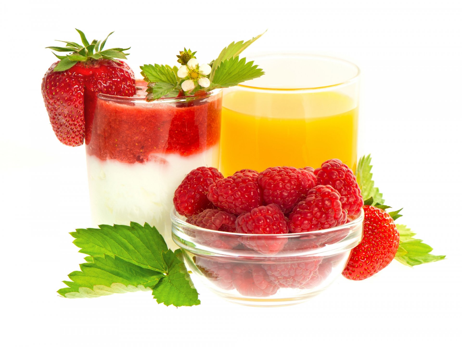 bayas frambuesas fresas postre jugo