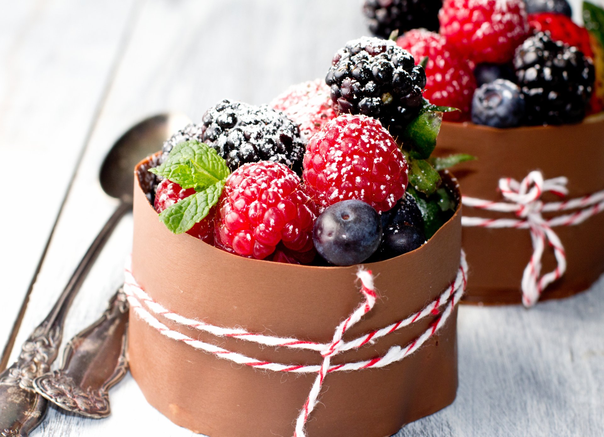 dessert chocolate glaze fruits berries strawberry sweets raspberry bush food