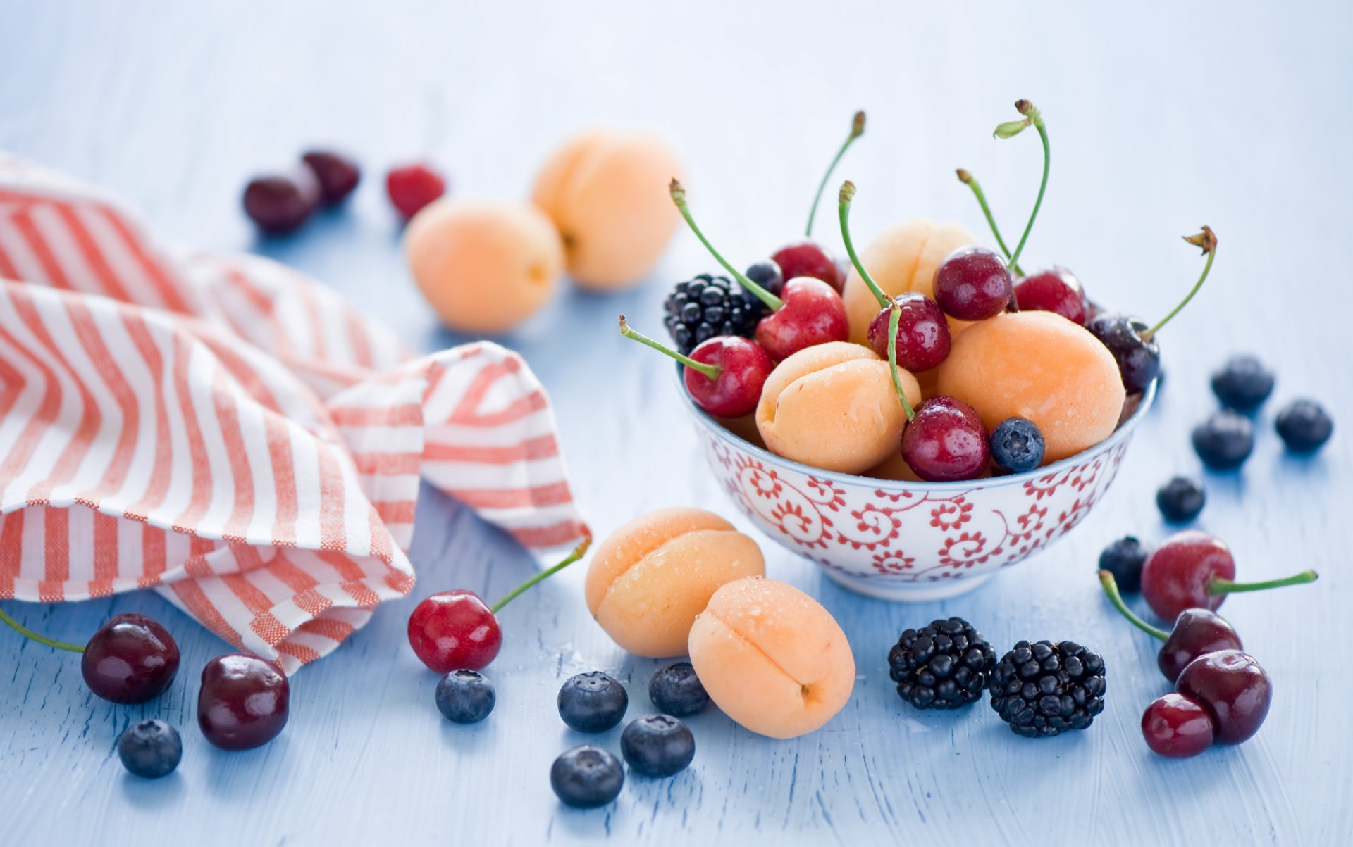 abricots cerise cerise myrtille mûre nature morte été fruits baies anna verdina