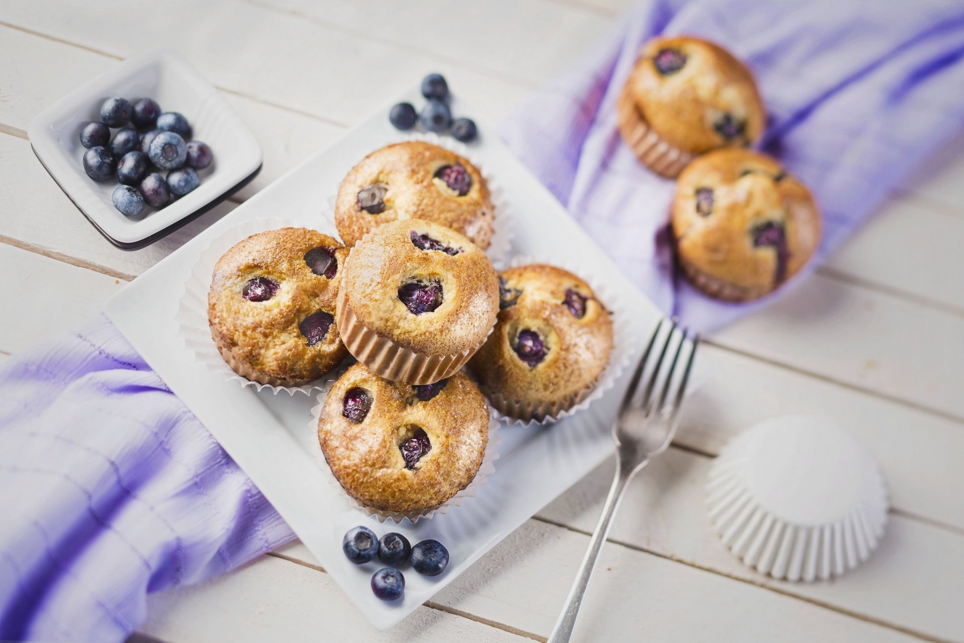 cupcakes sweet baking dessert berries blueberries dish molds fork