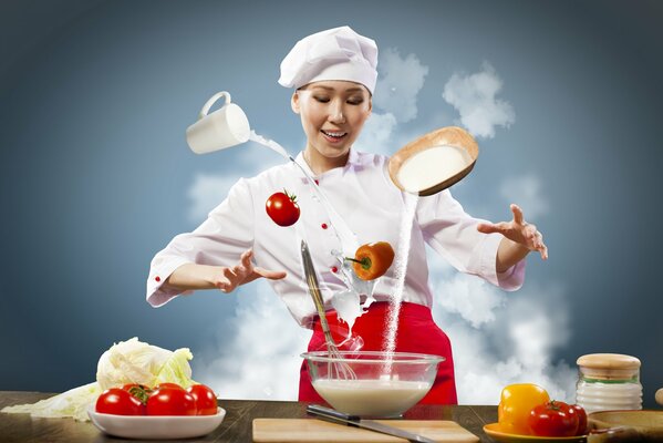 Cocinero chica vierte en un plato de ingredientes para cocinar