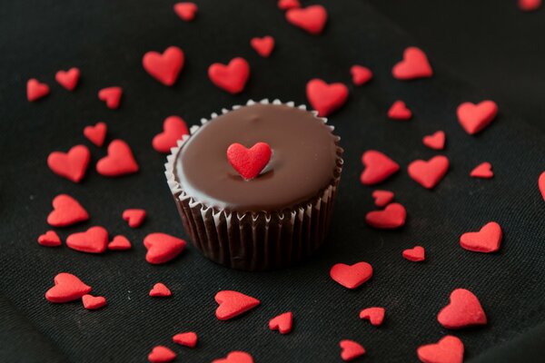 Dessert sucré au chocolat en forme de coeur