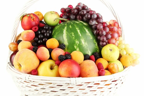 Panier de fruits en osier