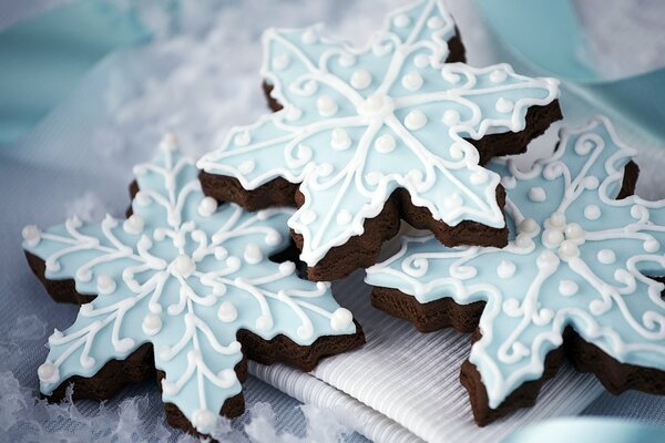 Weihnachtskekse mit Schneeflockenmuster