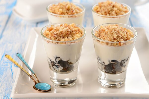 Postre con crema y nueces