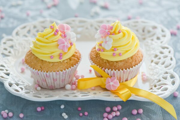 Cakes with yellow cream