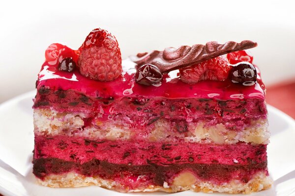 Gâteau aux framboises et aux noix