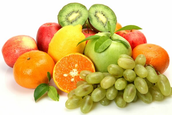 Fruits sur fond blanc