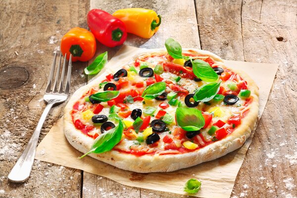 Pizza aux olives et poivrons