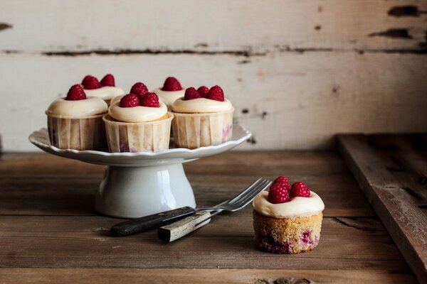 Cupcakes dolci con frutti di bosco