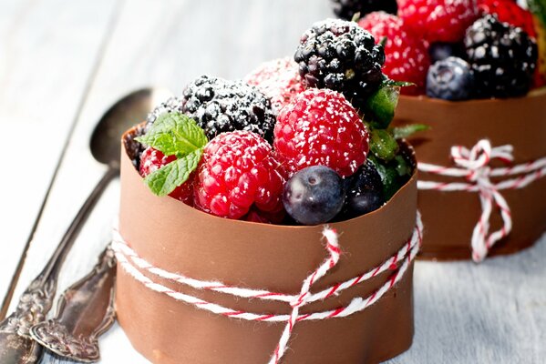 Köstliches Dessert aus Beeren