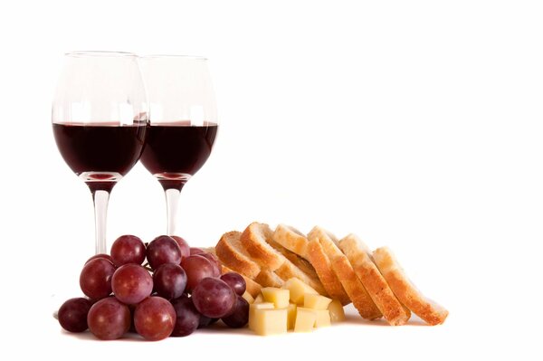 Red wine with grapes, cheese and slices of bread