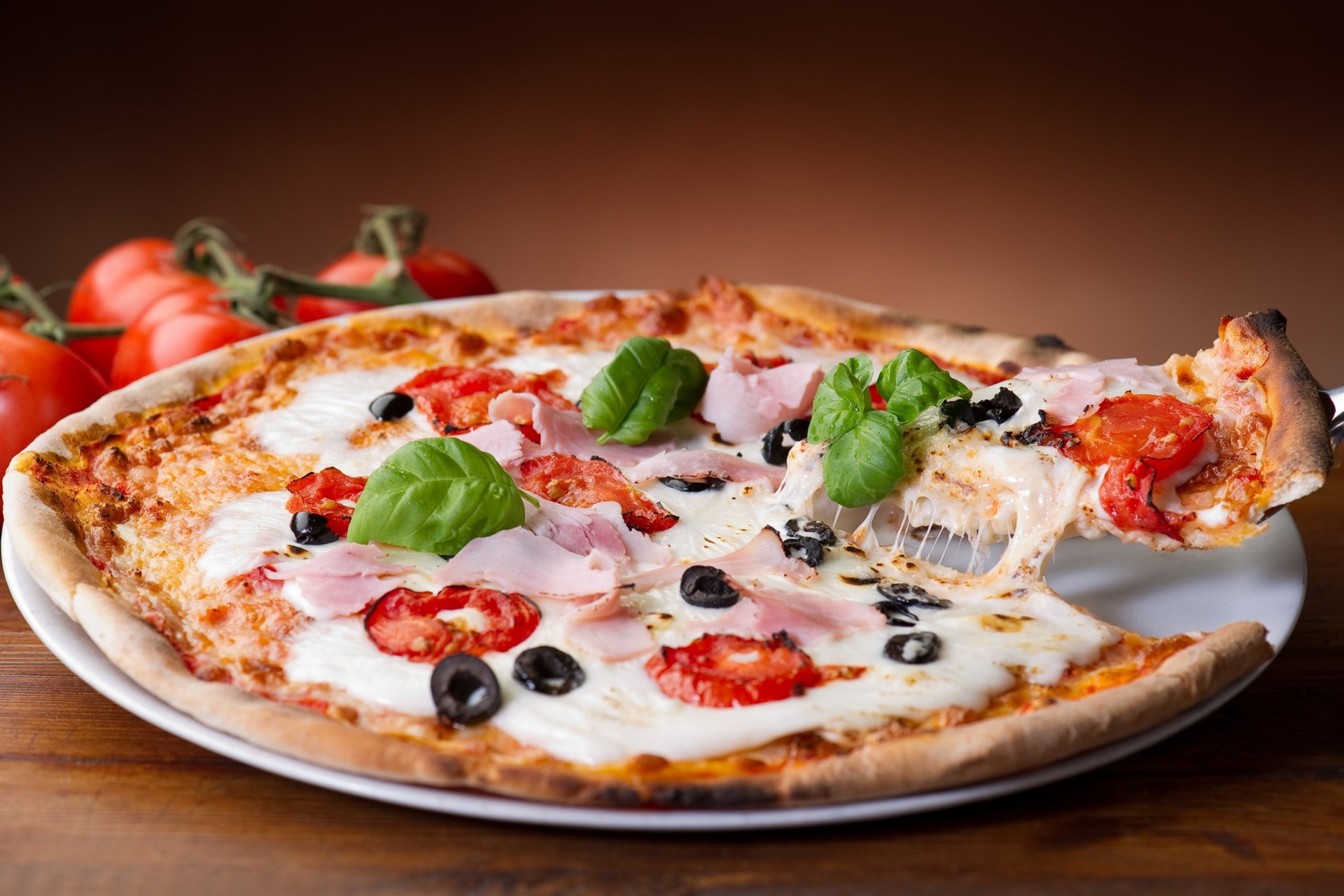 pizza plat olives fromage tomates