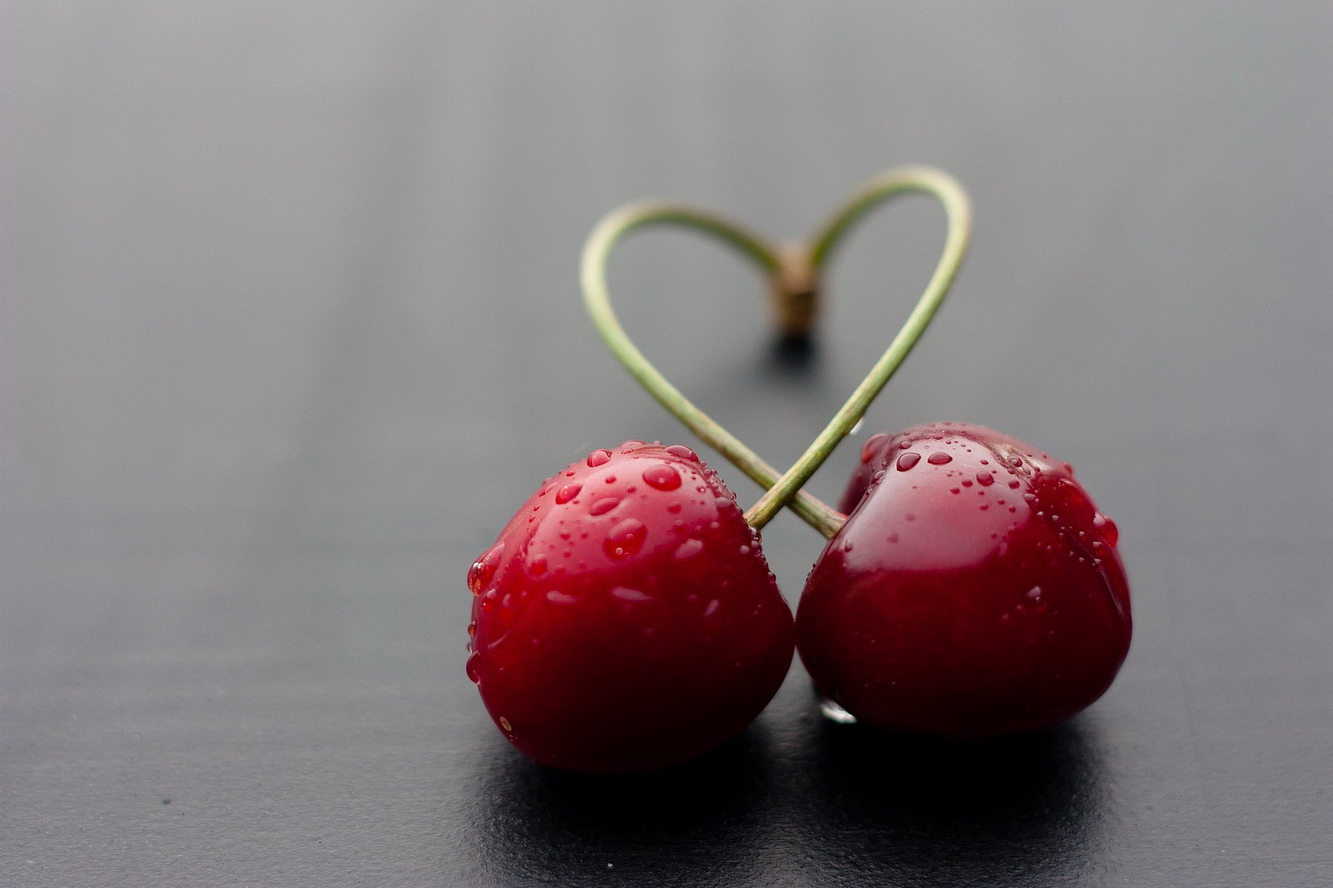 cerises gouttes gros plan