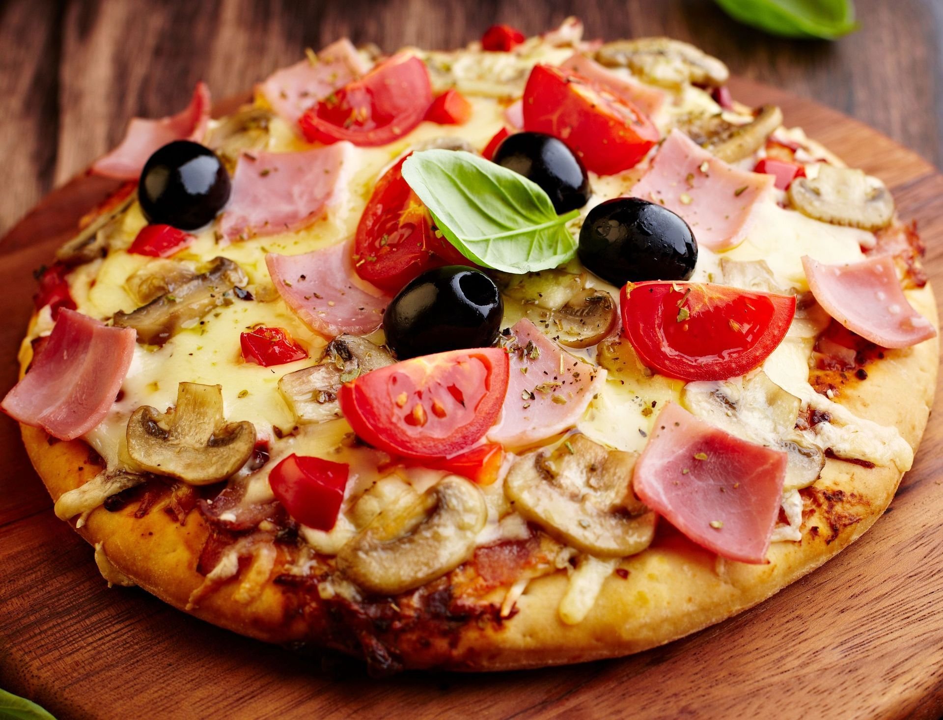 mushrooms ham olives tomatoes mushrooms cheese pizza