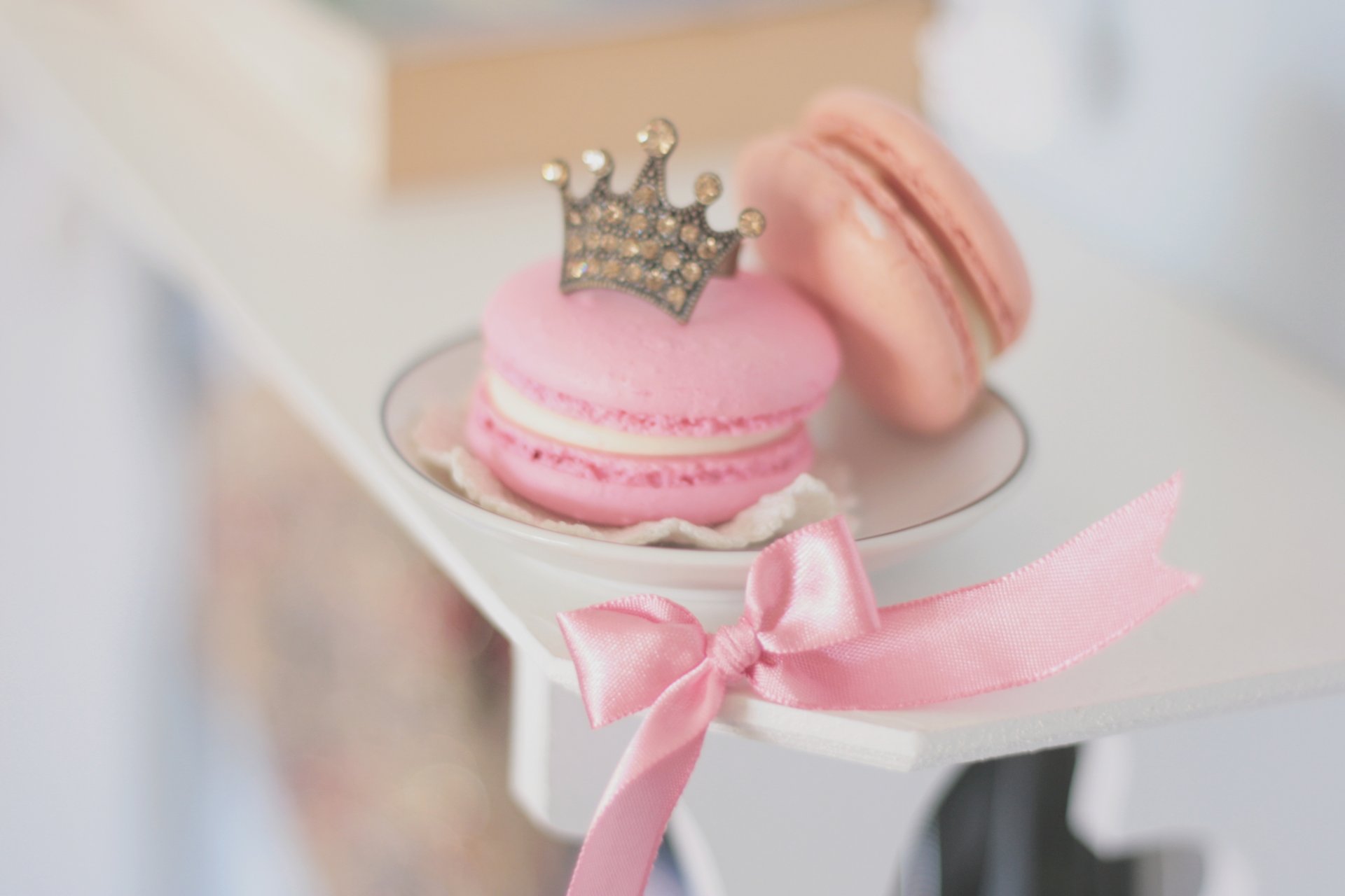 mood food sweet cake cookies pink crown plate bow ribbon background wallpaper full-screen yum-yum