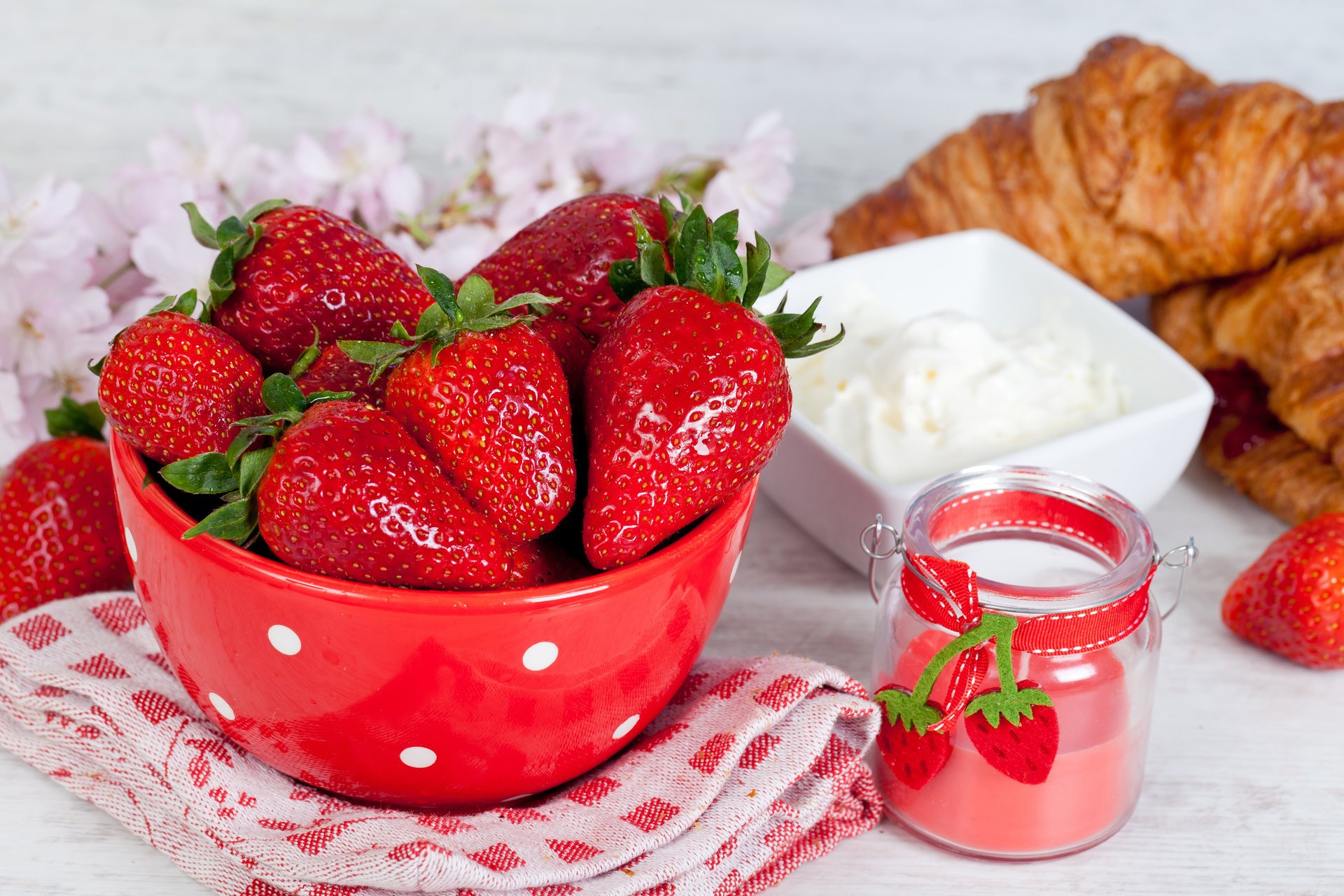 trawberry dish berries sour cream croissants towel jar table