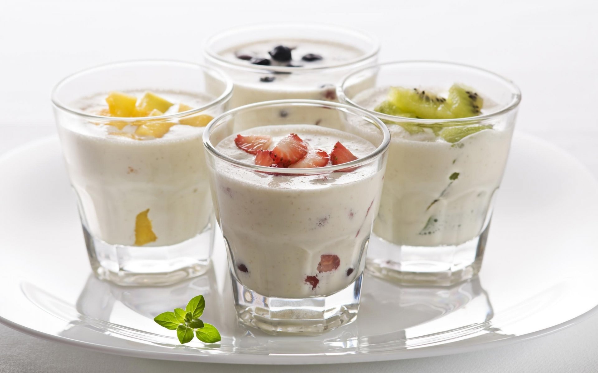 fruits yogurt strawberry kiwi