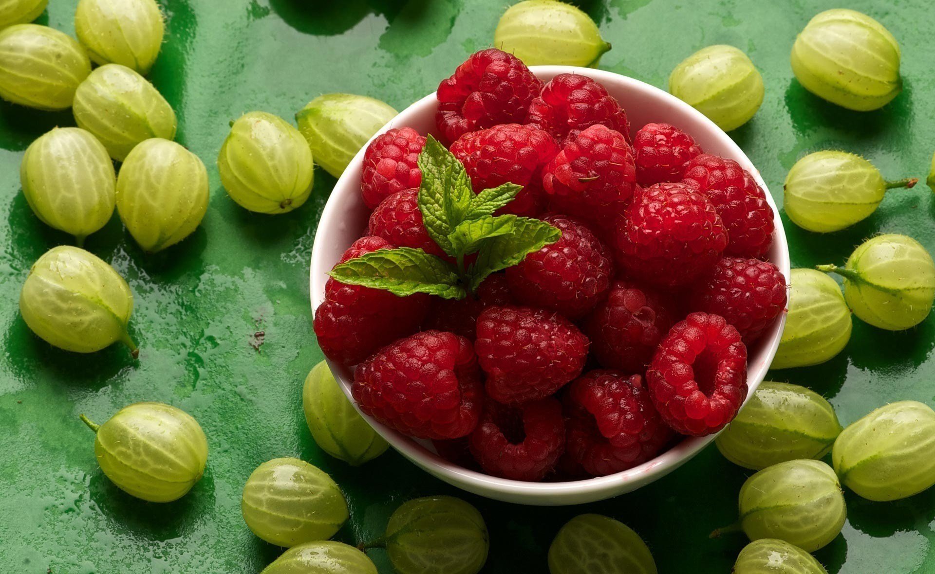 beeren himbeeren stachelbeeren rot grün