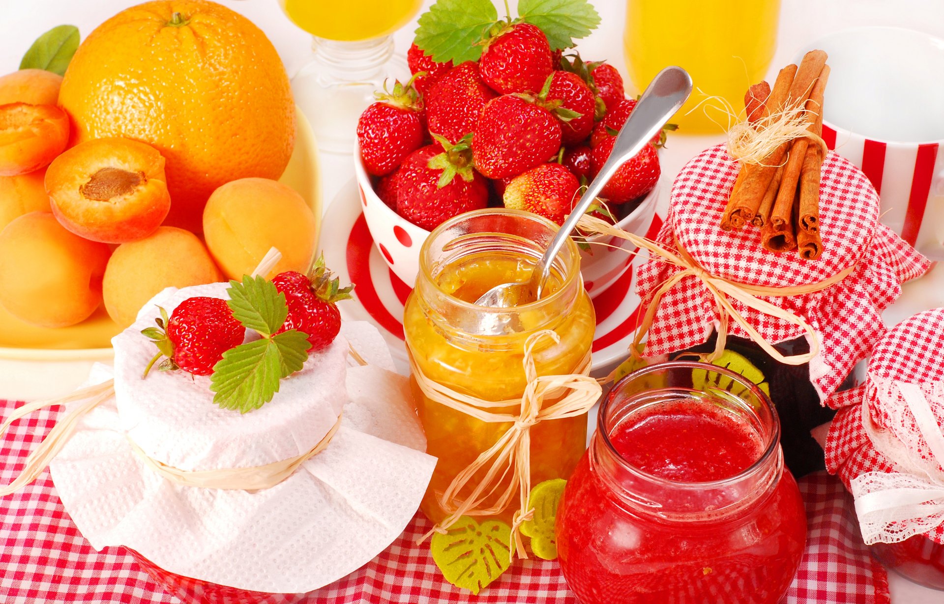 confiture pots confiture fraise cannelle orange orange abricot