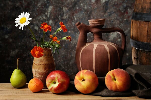 Natura morta con frutta e brocca