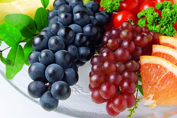 Fruit on a plate on the table