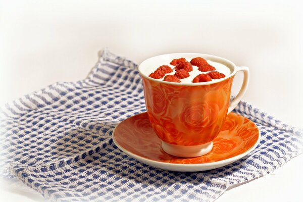 Taza de bebida de fruta naranja